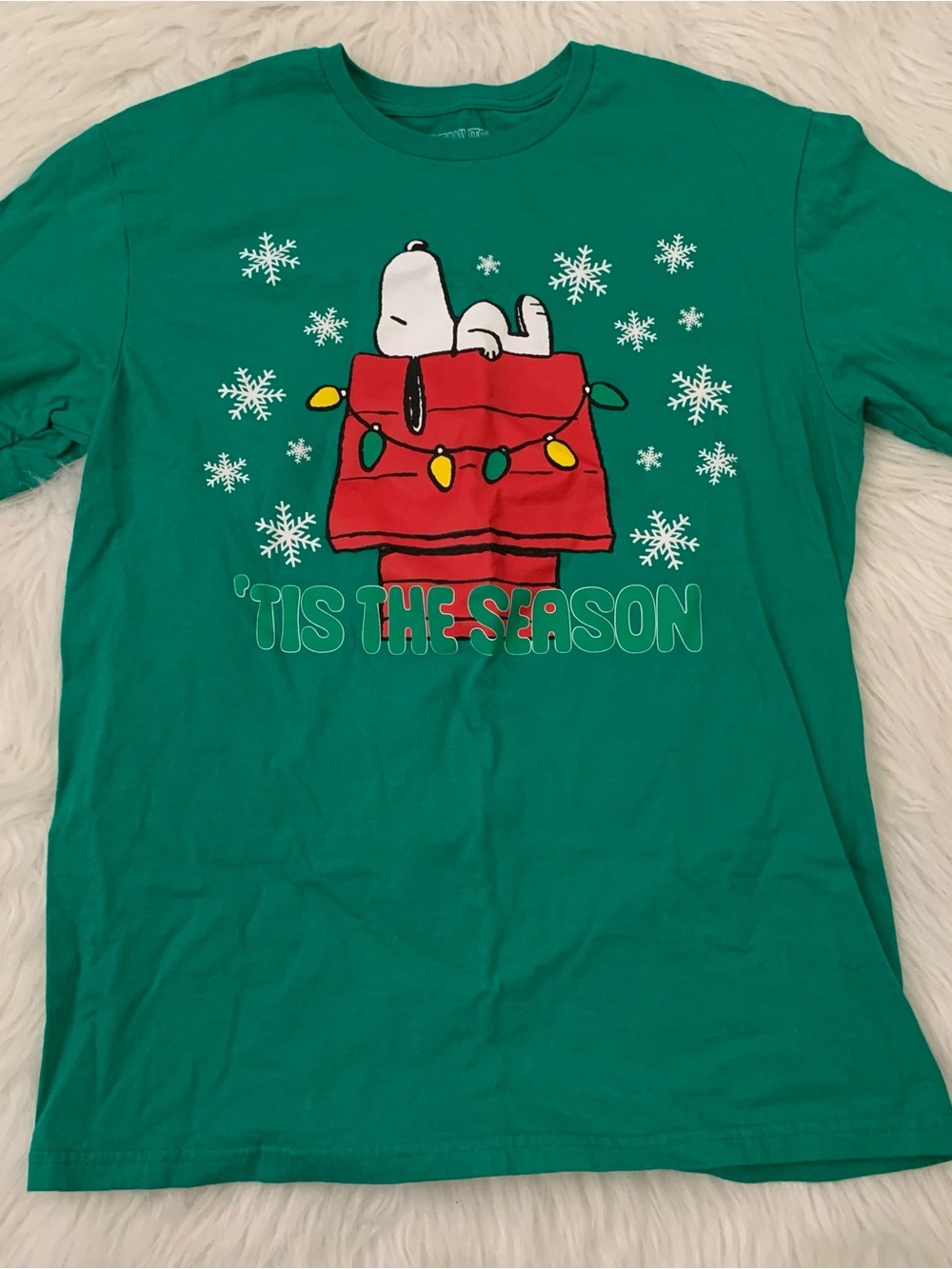 Women’s size medium Peanuts holiday shirt